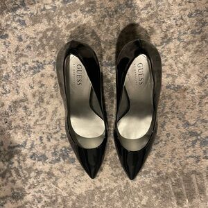 Guess Patent leather heels in black size 8